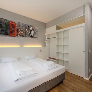 Zimmer mit Kingsize-Bett